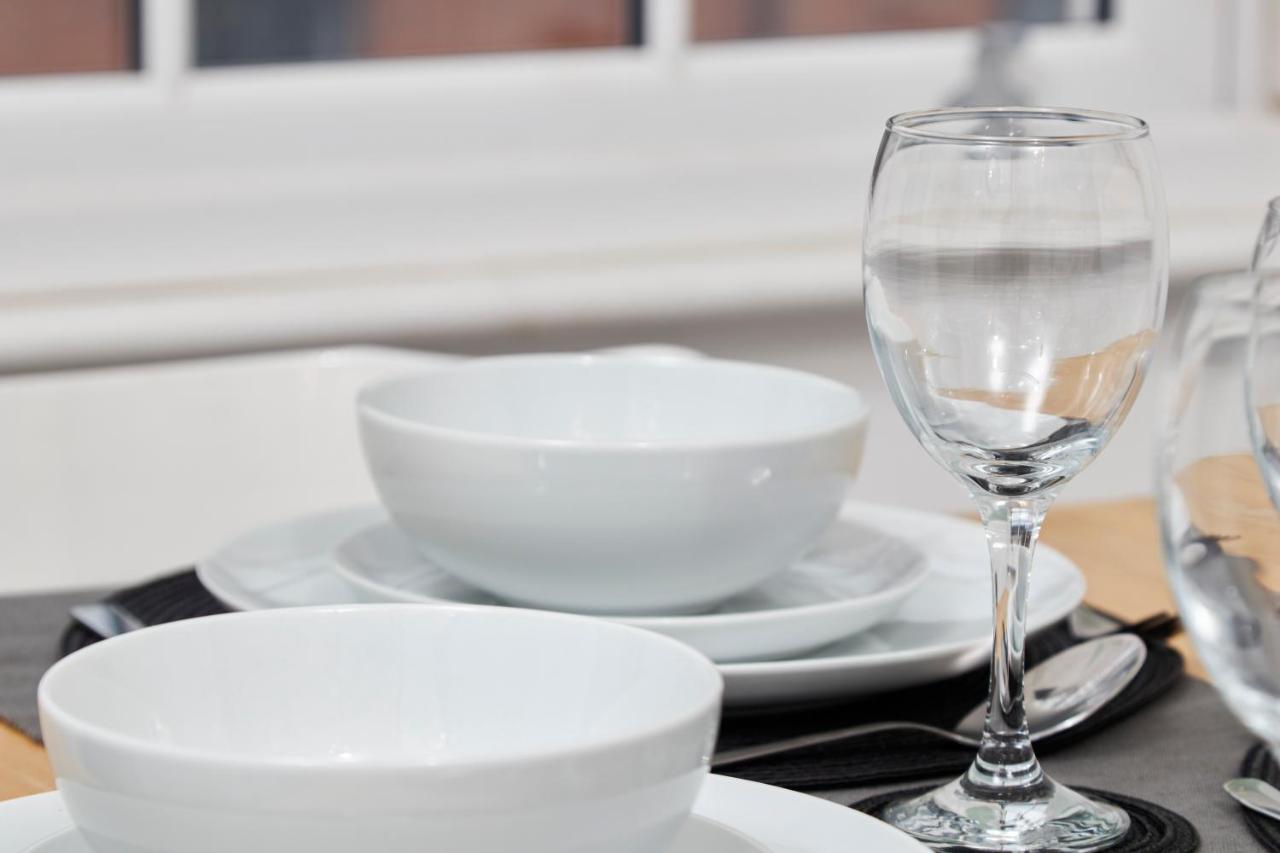 Fantastic Central Stratford Two Bedroom Apartment By Purestay Short Lets & Serviced Accommodation With Parking 外观 照片