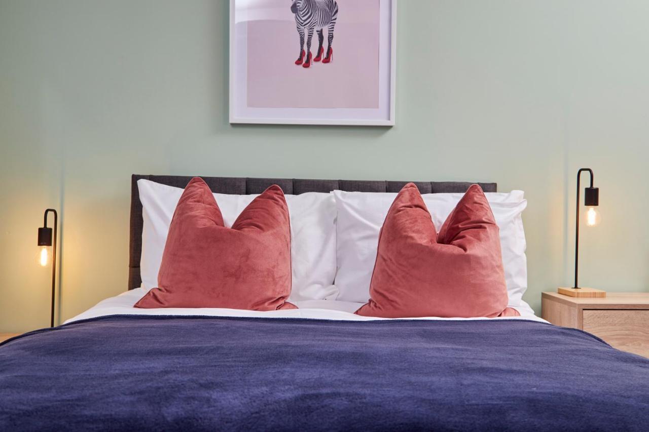 Fantastic Central Stratford Two Bedroom Apartment By Purestay Short Lets & Serviced Accommodation With Parking 外观 照片