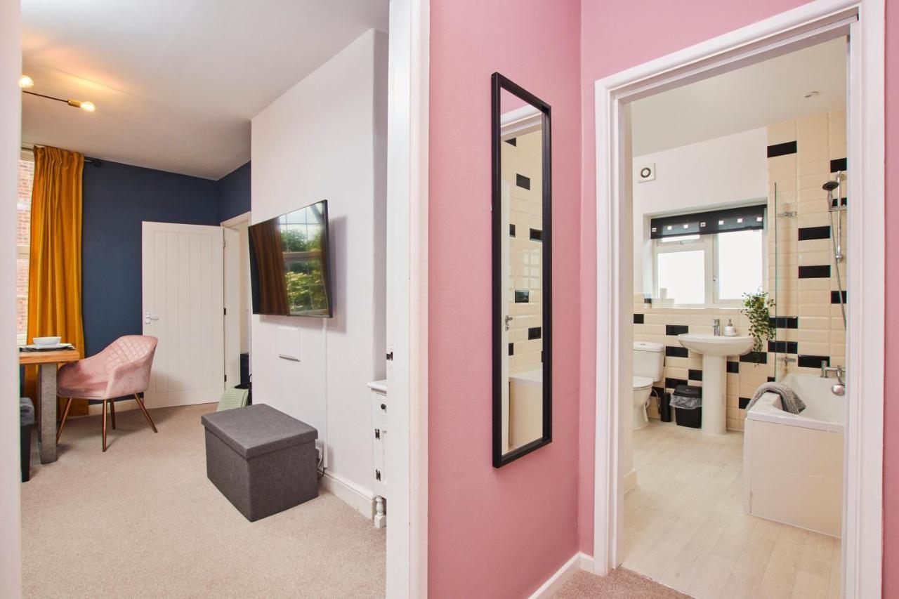 Fantastic Central Stratford Two Bedroom Apartment By Purestay Short Lets & Serviced Accommodation With Parking 外观 照片
