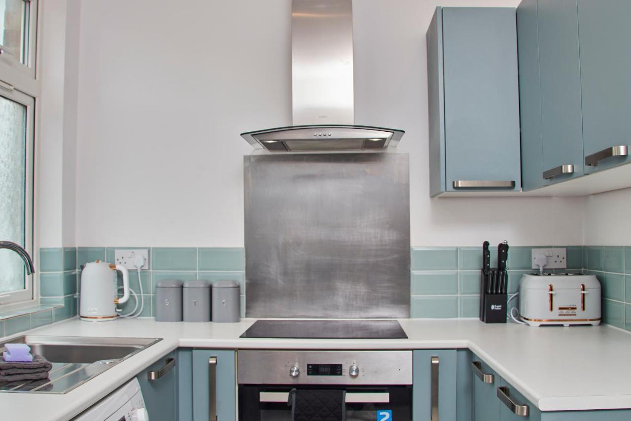 Fantastic Central Stratford Two Bedroom Apartment By Purestay Short Lets & Serviced Accommodation With Parking 外观 照片