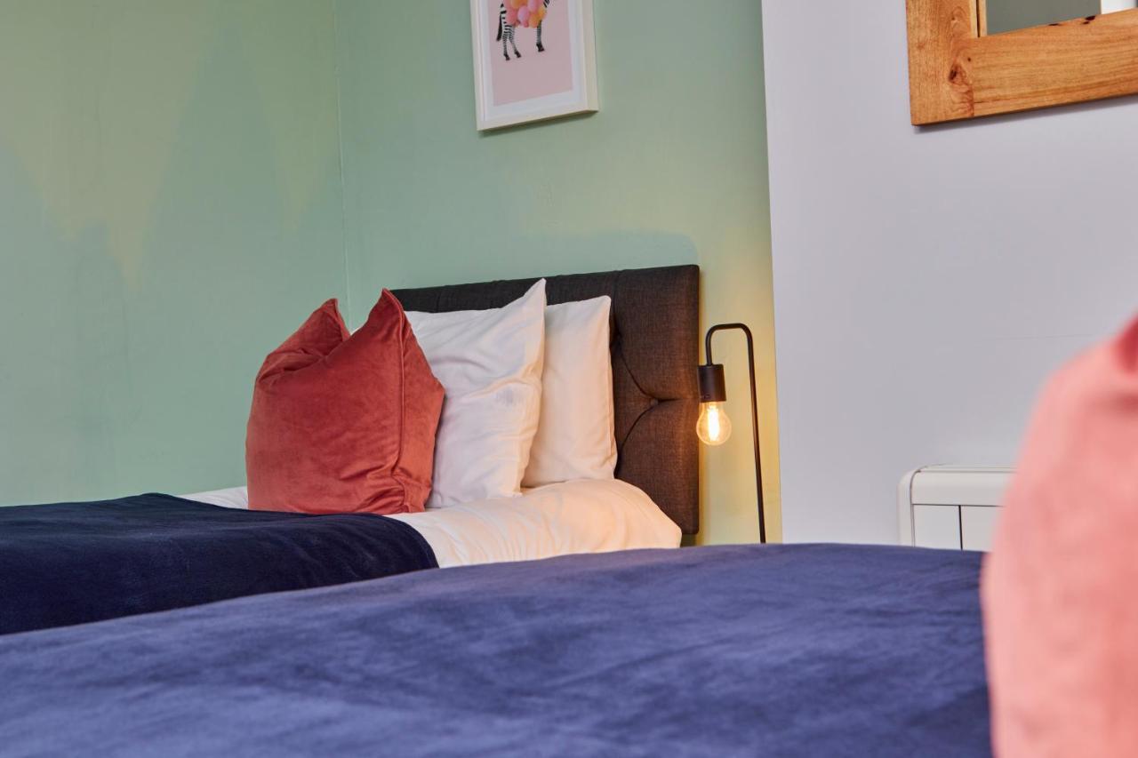 Fantastic Central Stratford Two Bedroom Apartment By Purestay Short Lets & Serviced Accommodation With Parking 外观 照片
