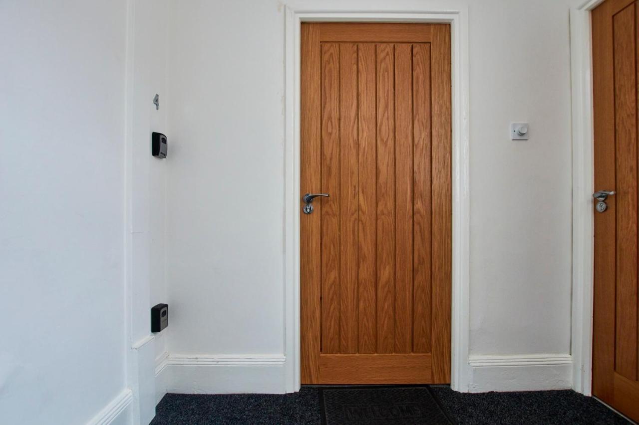 Fantastic Central Stratford Two Bedroom Apartment By Purestay Short Lets & Serviced Accommodation With Parking 外观 照片